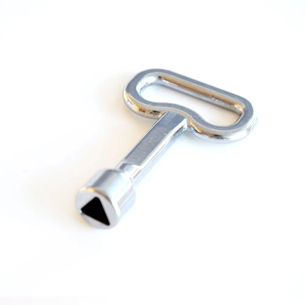 Cheie metal, triunghi, pentru panou electric