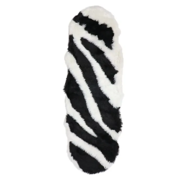 Covor living / dormitor Chip Pes 2010, model zebra, 60 x 180 cm, acril + poliester, alb + negru, asimetric