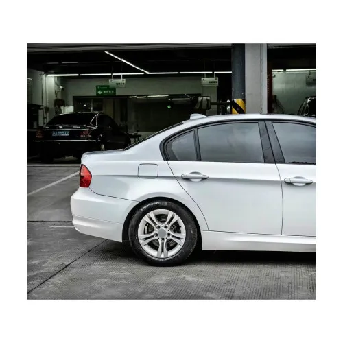 Folie auto PET Premium alb lucios pentru colantare caroserie cu tehnologie anti-bule 16m x 1.52m — imaginea 4