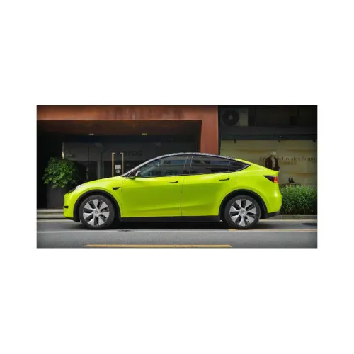 Folie auto PET Premium galben liquid metal lime pentru colantare caroserie cu tehnologie anti-bule 16m x 1.52m — imaginea 3