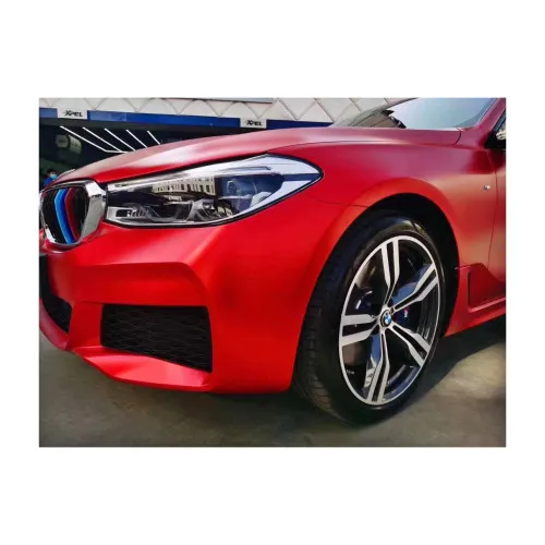 Folie auto PET Premium rosu satinat crom mat pentru colantare caroserie cu tehnologie anti-bule 16m x 1.52m — imaginea 3