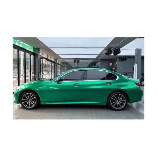 Folie auto PET Premium verde Isle of Man pentru colantare caroserie cu tehnologie anti-bule 16m x 1.52m — imaginea 2