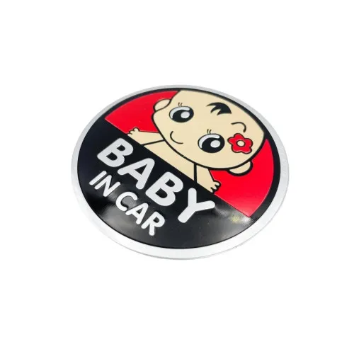 Ornament Baby in Car auto fundal rosu 13x13cm — imaginea 2