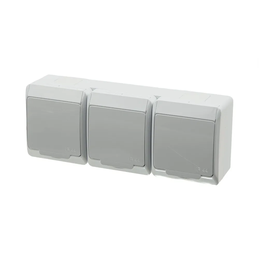 Priza schuko tripla Hermes, cu clapeta, montaj aplicat, exterior, IP44, alba